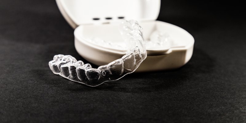 clear retainer and protective case