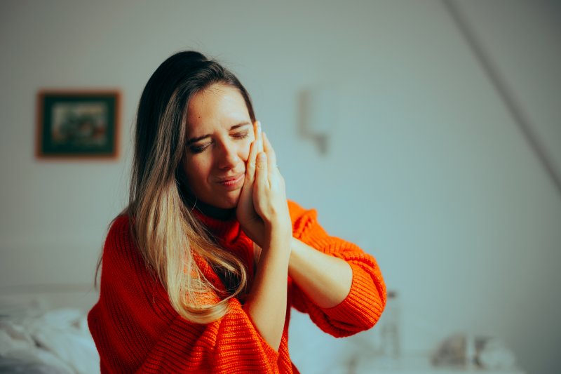 woman suffering from swelling in her face