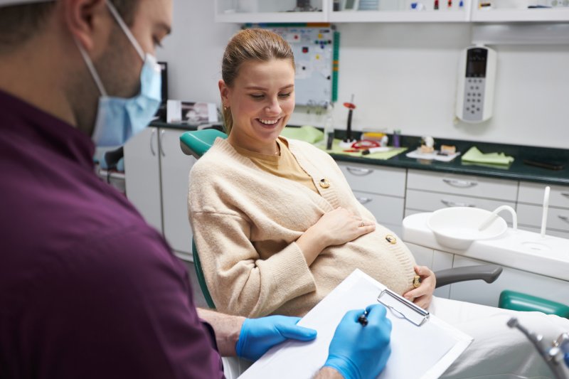 pregnant woman talking to dentist
